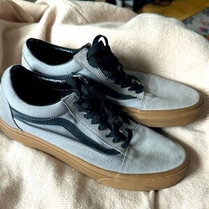 Stylish VANS Gray suede tip with gray canvas and Black leather side